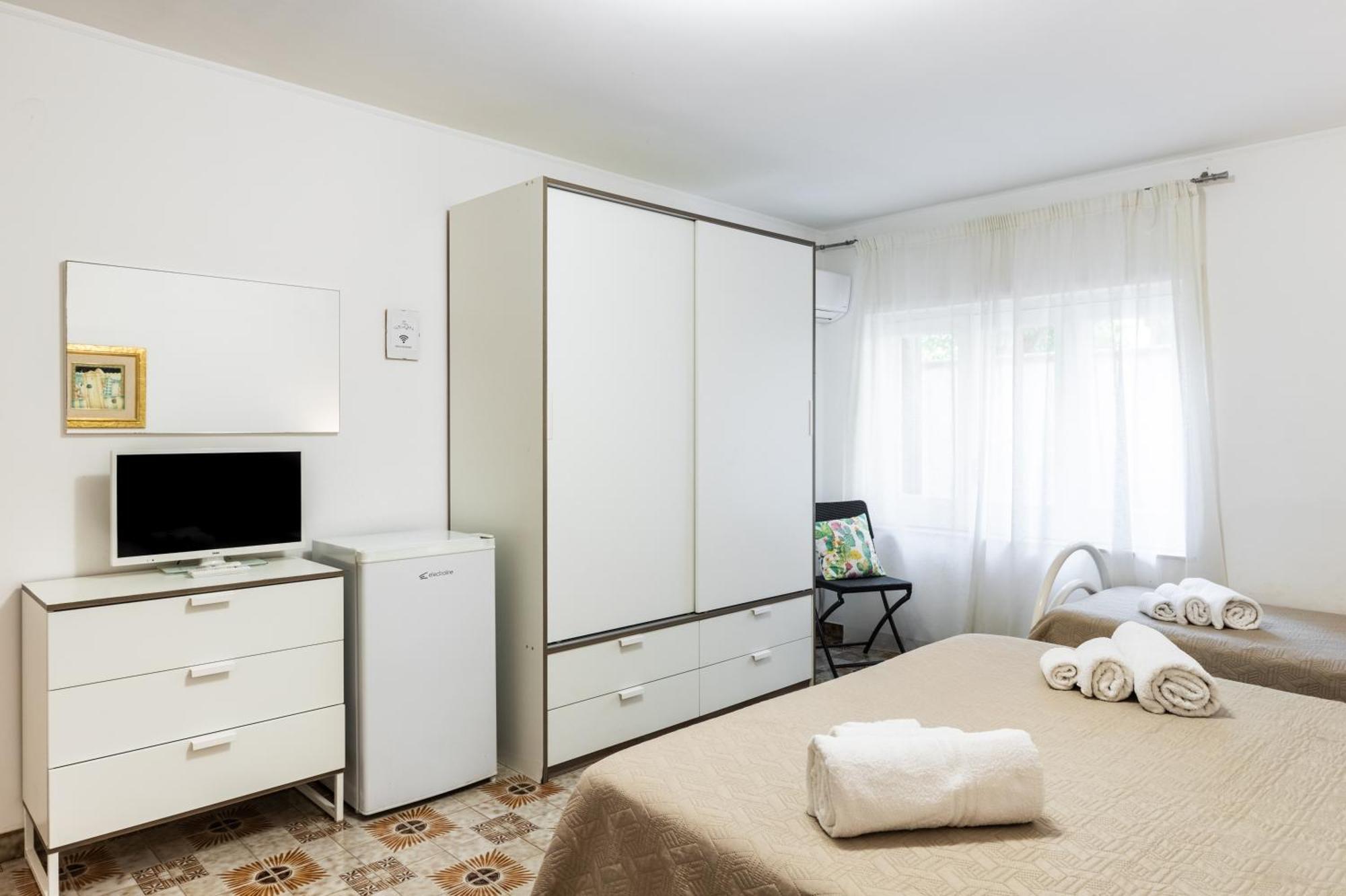 Le Torrette Rooms And Apartments Авола Экстерьер фото