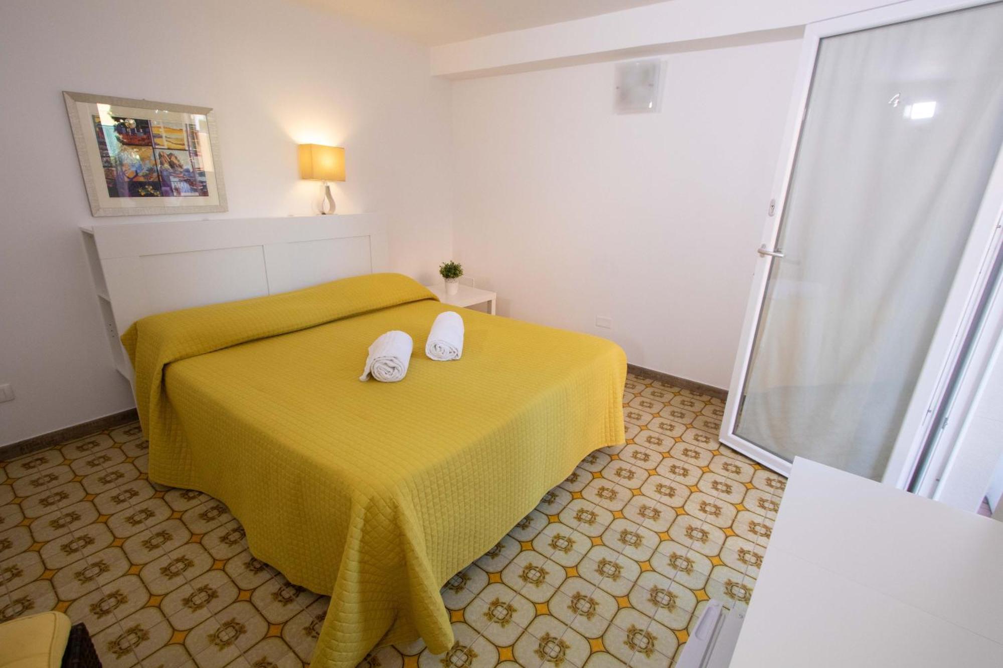 Le Torrette Rooms And Apartments Авола Экстерьер фото