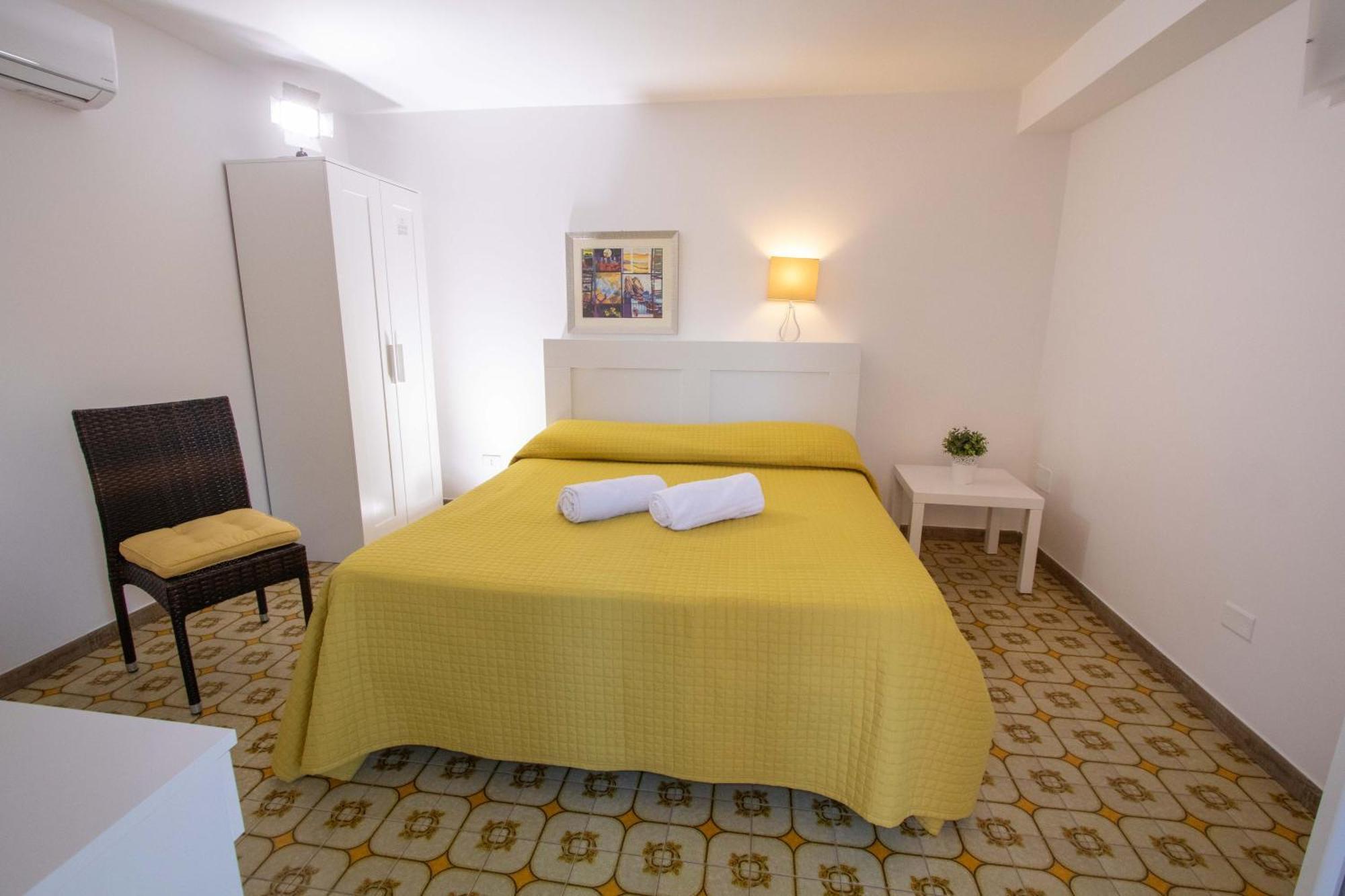 Le Torrette Rooms And Apartments Авола Экстерьер фото
